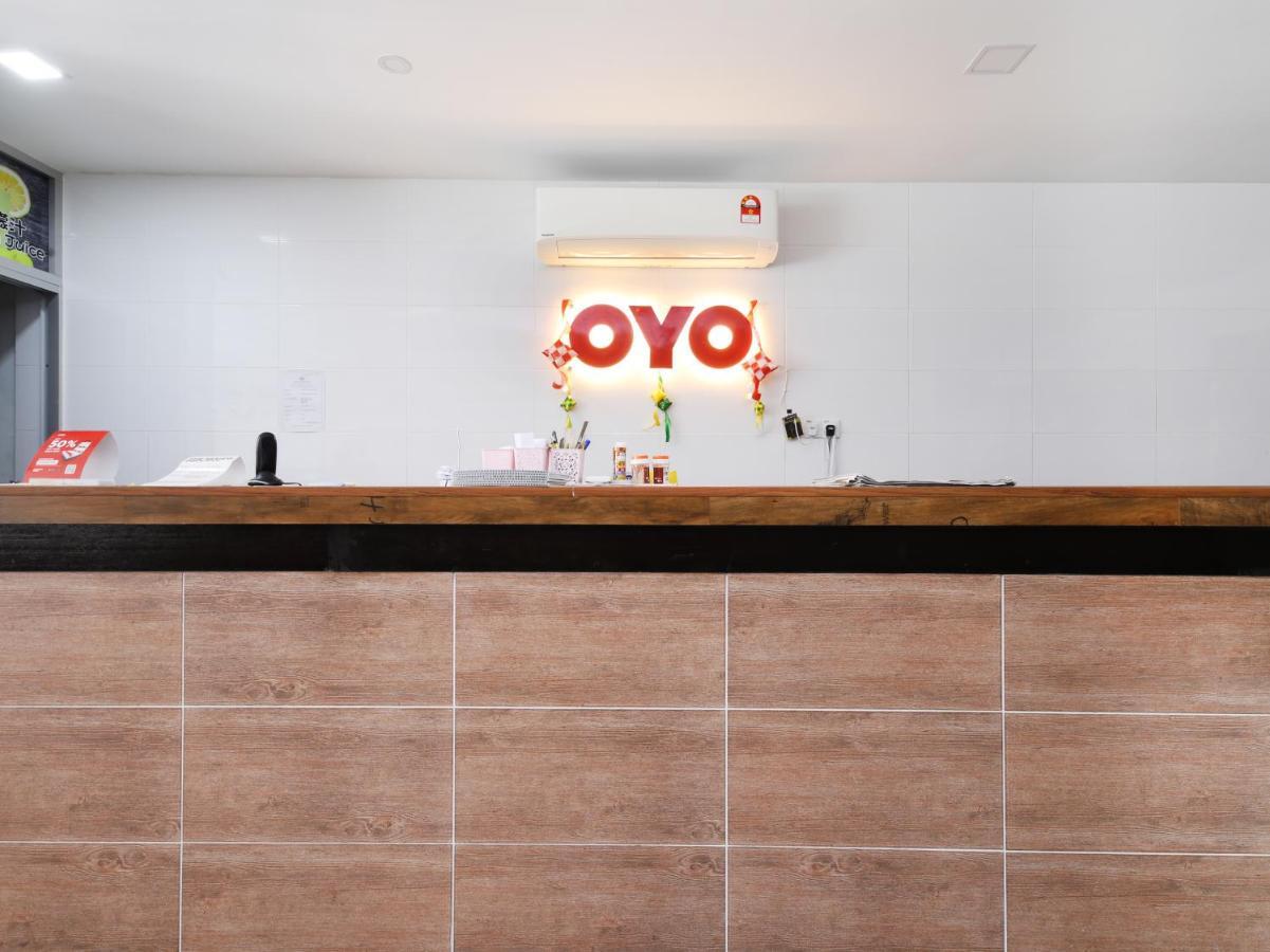 Oyo 836 Mandurah Room & Cafe Kuching Extérieur photo