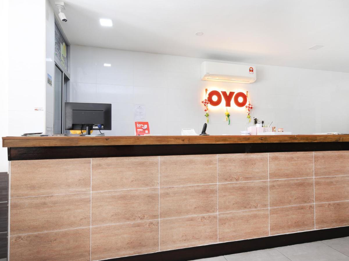 Oyo 836 Mandurah Room & Cafe Kuching Extérieur photo
