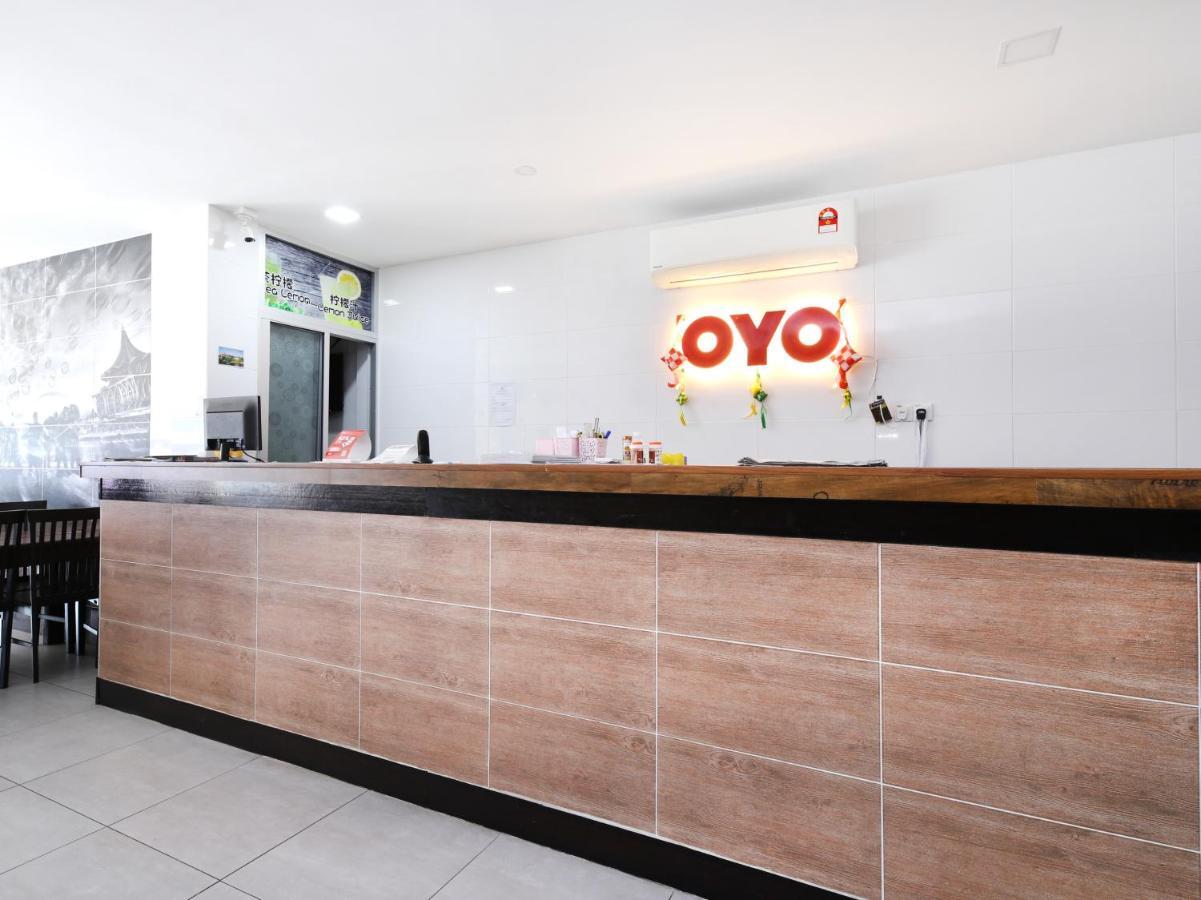 Oyo 836 Mandurah Room & Cafe Kuching Extérieur photo